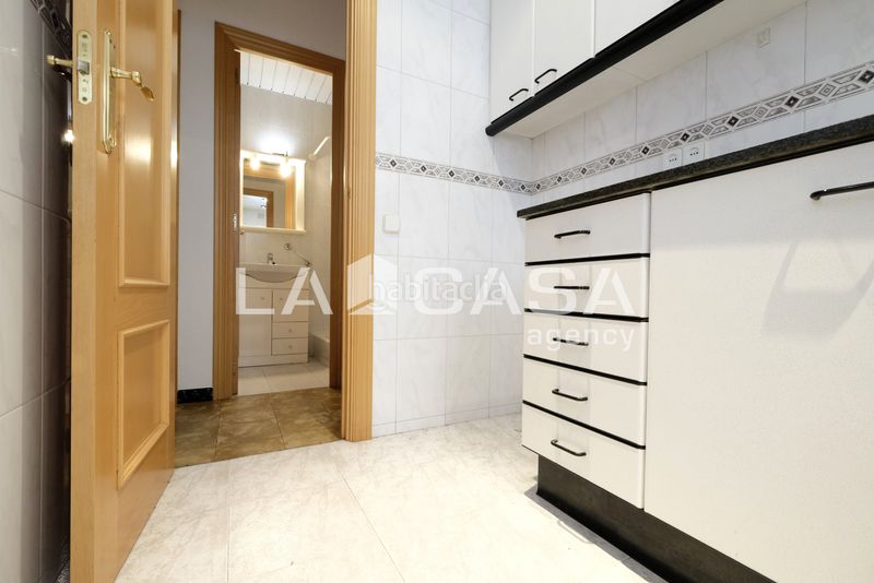 Foto 7f8e4e15-6330-4255-abb4-b22c87fa46f1. Pis a Vilapicina - Torre Llobeta Barcelona