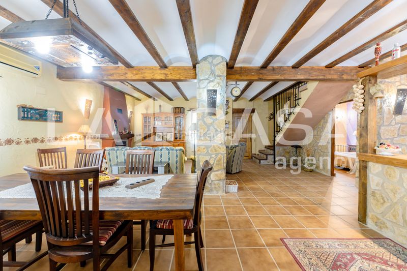 Foto 6bae0074-86c2-4554-a1cb-ae8c8f4dfd3b. Casa en Requena