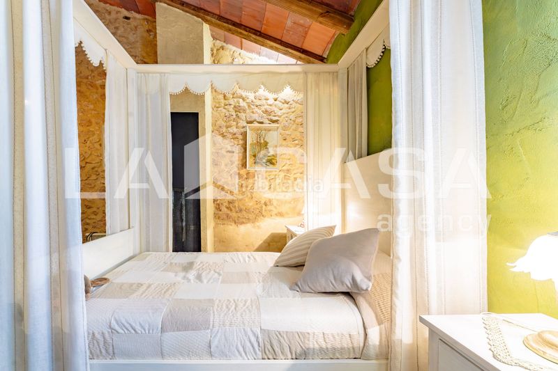 Foto a89b2327-0c04-4ec5-9667-b22e220da269. Casa en Requena