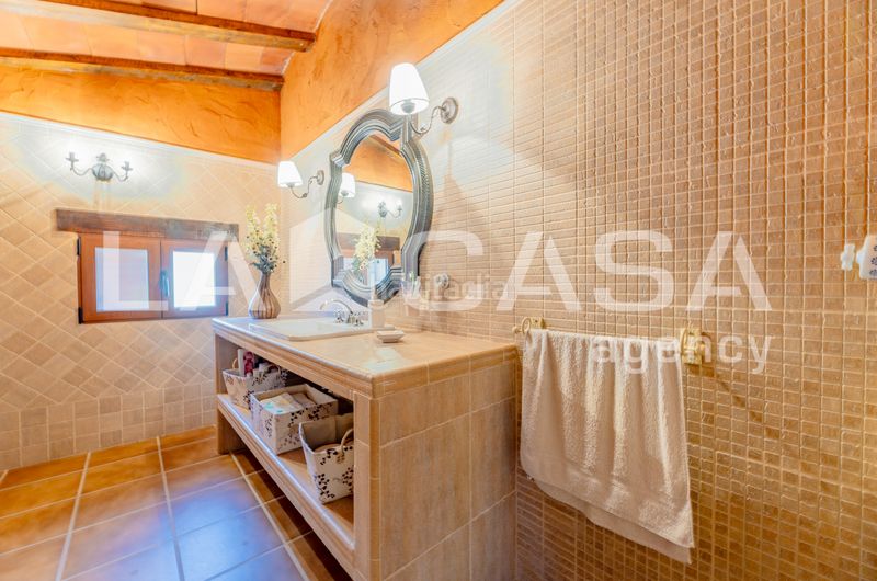 Foto aaf31d87-d05b-4310-b98e-8bf63a46286e. Casa en Requena