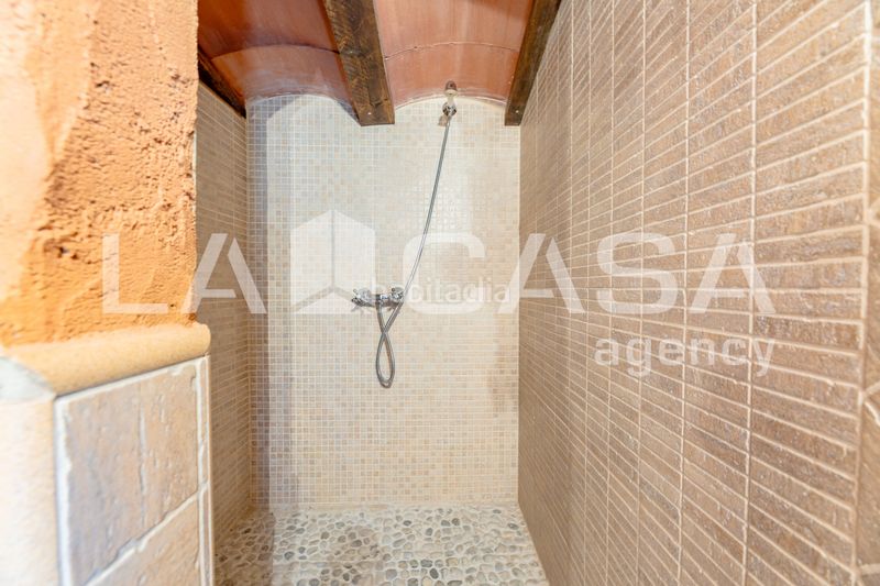 Foto b5a07a67-3ca8-4e1f-ae2e-f39667379bad. Casa en Requena