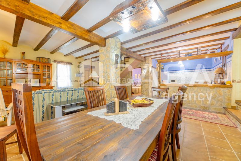 Foto d227f54c-e8a8-4761-9480-502db0972c88. Casa en Requena