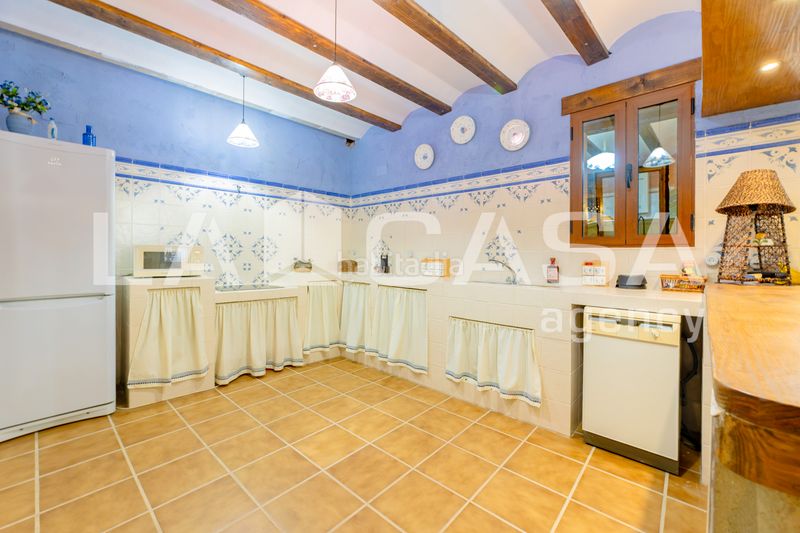 Foto df89bb4c-7841-4973-bda8-7395bcd98112. Casa en Requena