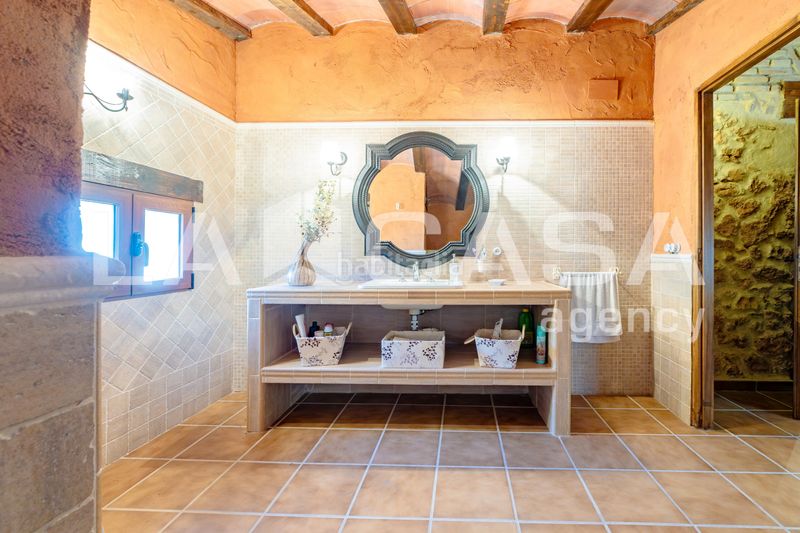 Foto dfb6a5c8-2ed4-441b-9779-1b138ea1905e. Casa en Requena