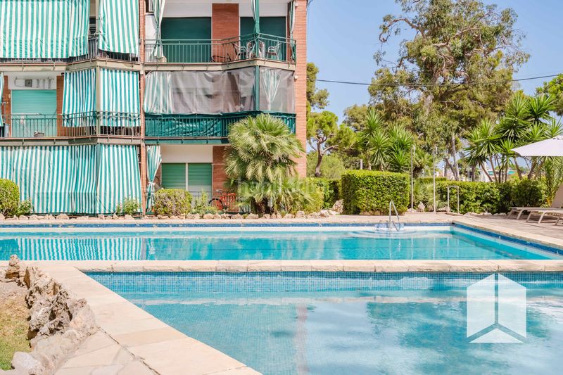 Foto b83b7658-267d-4a24-a1ca-f654c2908c4b. Pis amb aparcament piscina a Bellamar Castelldefels