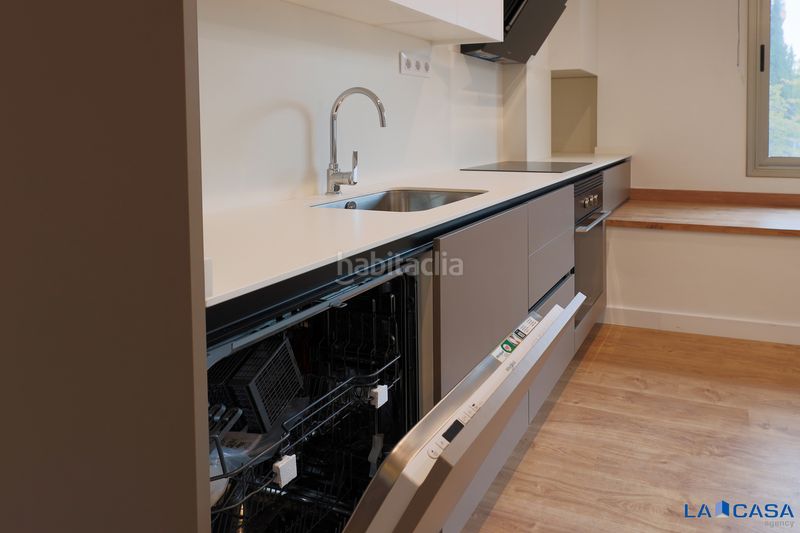 Foto 0f2b38fe-f9a8-40d7-acbb-9b6ad3e4e708. Pis a La Bordeta Barcelona