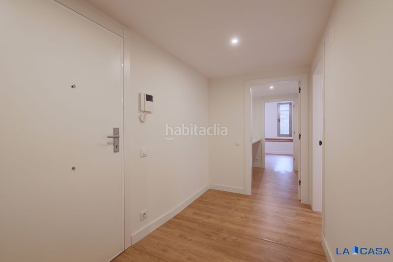 Foto bff8d58f-cbb6-414f-b761-d4d9dd65f584. Piso en La Bordeta Barcelona