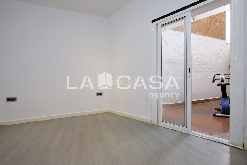 Foto cb63a317-0f8d-4122-bce9-88d7d599e2d2. Planta baja en Horta Barcelona