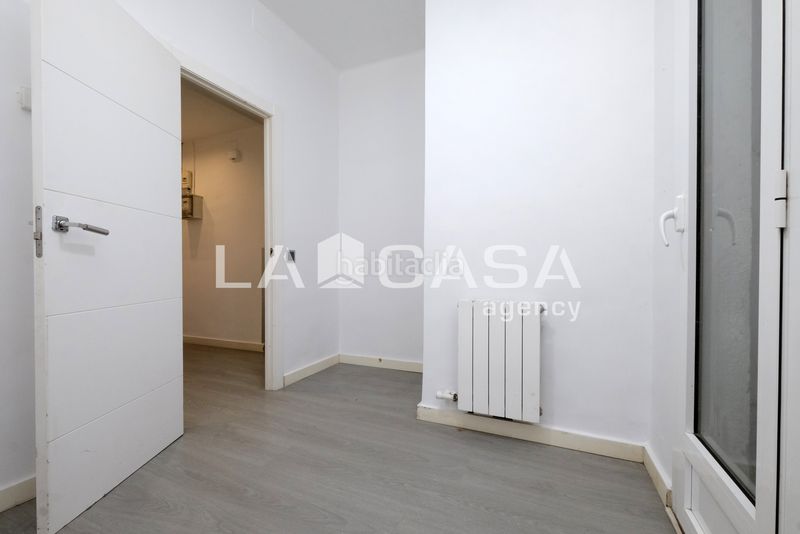 Foto fbd7f185-24c9-4955-9af0-eebbff0df2e1. Planta baja en Horta Barcelona