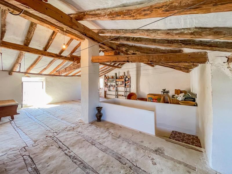 Foto 0df67d12-e1de-448b-a084-5ffb4e77e3e2. Casa te presentamos una encantadora casa de pueblo en venta en Caudete de las Fuentes