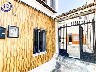 Casa a Caudete de las Fuentes. Espectacular casa unifamiliar en el corazón de caudete de las fu