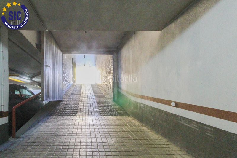 Foto dc44da9a-550c-46fd-9280-c2e7dec30d8c. Aparcament cotxe a Russafa Valencia