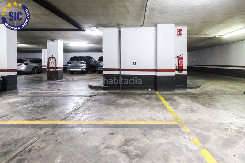 Foto e84e0875-47bf-45b6-a588-a87b214379a1. Aparcament cotxe a Russafa Valencia