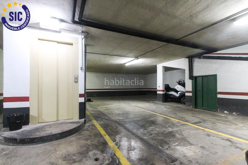 Foto f4d36077-1a06-454c-86c9-ddfd2e1dff6e. Aparcament cotxe a Russafa Valencia