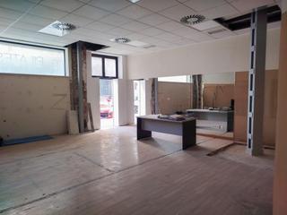 Rent Business premise  Pasaje pasaje doctor bartual moret. Se alquila amplio local comercial en excelente ubicación