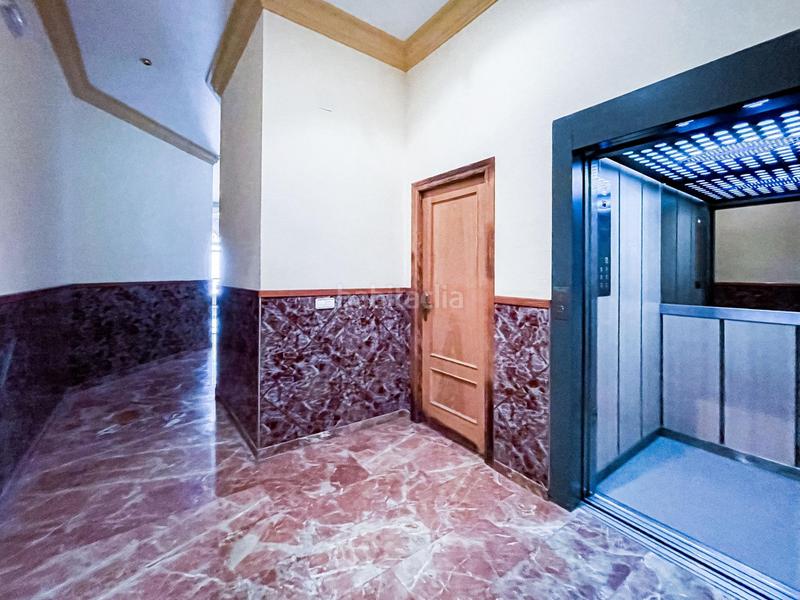 Foto e4a5de77-a1fc-43cb-948e-bec495613bb7. Alquiler local comercial en calle constitucion 69 local comercial en Requena