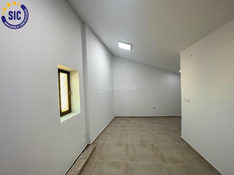 Foto 938d4fbf-70d4-4238-9747-897dfbef2183. Casa en Requena