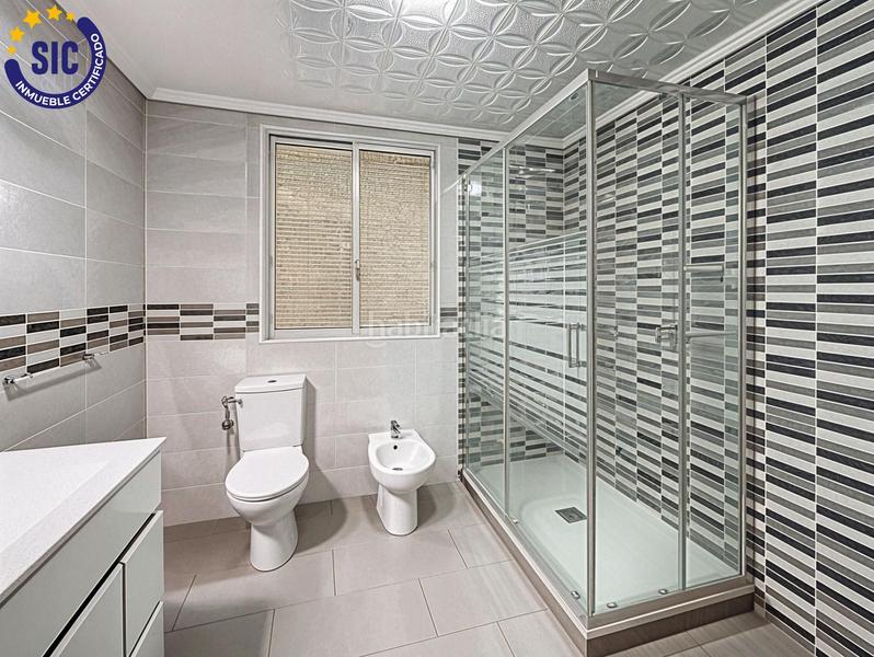 Foto a43600c3-977a-4b7b-9223-ad101fba6888. Piso oportunidad! amplio piso en avenida giorgeta, en Valencia
