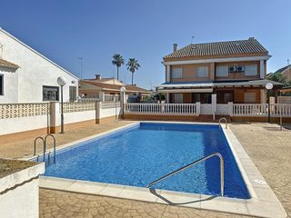 Chalet  Mestral -lo. Descubre este pareado en venta en les palmeres.