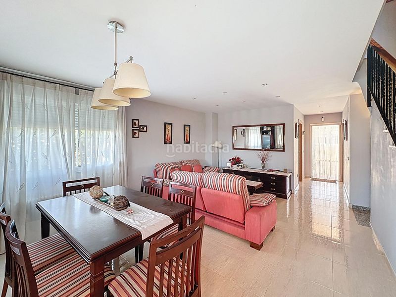 Foto f970f16d-7ff6-4c54-80be-4d54e3359248. Xalet amb calefacció aparcament piscina a Les Palmeres Sueca