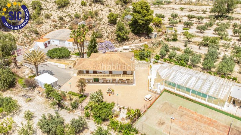 Foto 1001b455-88ad-4e68-97ae-89dab46bca9d. Casa amb aparcament piscina a Xixona