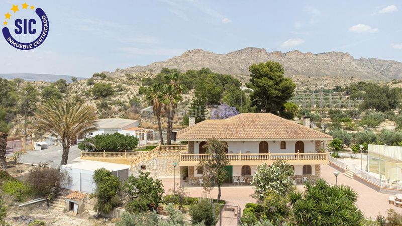 Foto dc608615-b76e-40db-8a76-25bf9c9a2c20. Casa amb aparcament piscina a Xixona