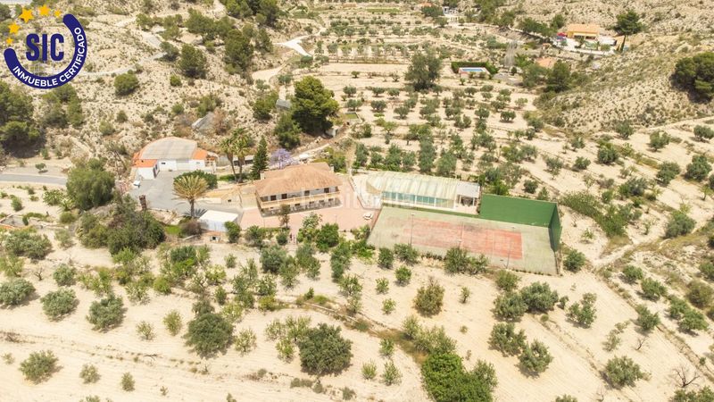 Foto e91ec83d-3d99-4450-a54b-68afaaad1ea7. Casa amb aparcament piscina a Xixona