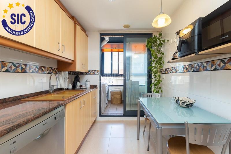 Foto ccdf62bd-75bb-4307-97cb-a67c077dc90c. Àtic amb calefacció aparcament piscina a La Constitución-Canaleta Mislata