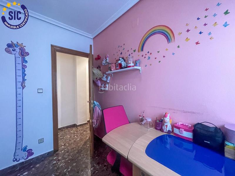 Foto d8ab5f9d-dba2-45ea-9647-25ec35738e36. Piso tu nuevo hogar te está esperando en Requena