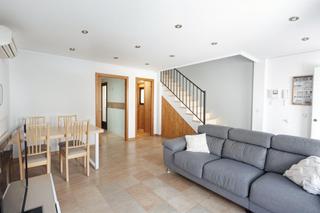 Reihenhaus  Calle benicssim. Adosado con terrazas y 4 habitaciones junto a todos los servicio