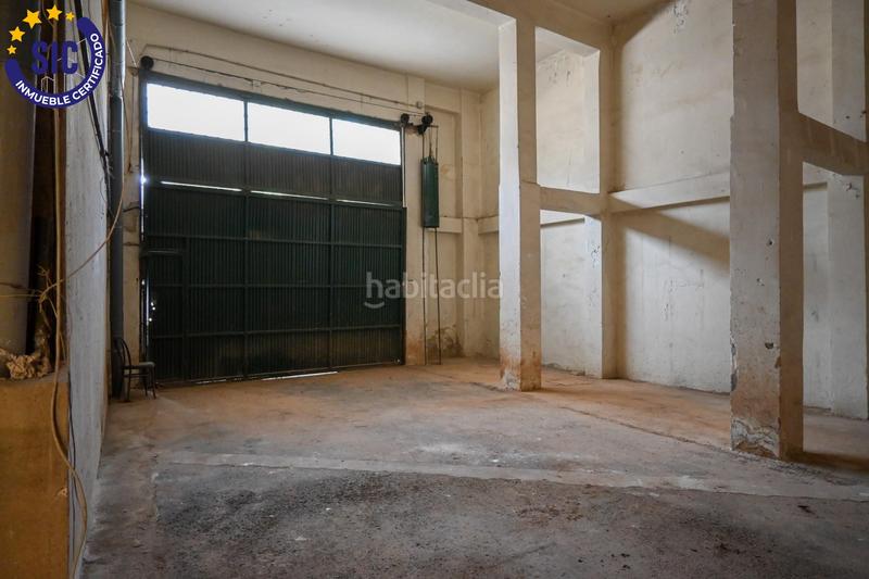 Foto ed4f6ec7-fdda-4a2b-9dd8-0a4100cffa77. Capannone industriale in Centro Xirivella