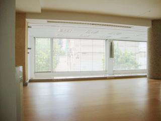 Location Local commercial  Calle san juan cruz. Se alquila amplio local comercial de 242 m, proyectado por el ar