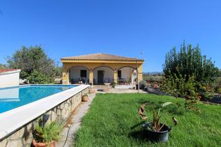 Chalet  Diseminado p145. Se vende chalet urbano en urbanización chuliesa, llíria.