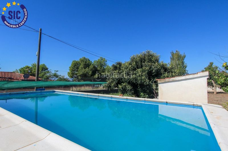 Foto c5dc37f5-d1d0-40d2-ac69-6f7c5d68ef8d. Xalet amb aparcament piscina a Urbanizaciones Llíria