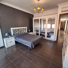 Rent Flat in Calle sebastia diego 12. Te presentamos este espacioso piso situado en la calle sebastián