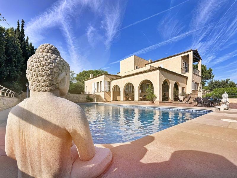 Foto 3909b5ea-c991-4206-9145-f2a98cc37e21. Chalet en calle baladre del 4 villa de lujo en el respirall valencia en Alzira