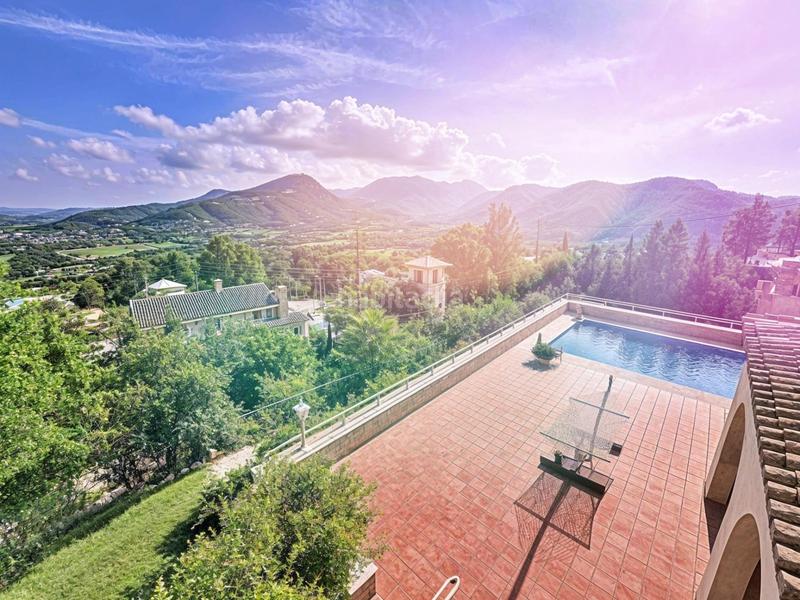 Foto 99446821-902d-4c69-bfa8-a2cb995ff0ef. Chalet en calle baladre del 4 villa de lujo en el respirall valencia en Alzira