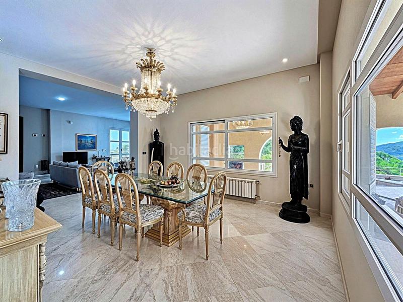 Foto a214954e-f77d-40ef-8c41-7e65817bae62. Chalet en calle baladre del 4 villa de lujo en el respirall valencia en Alzira