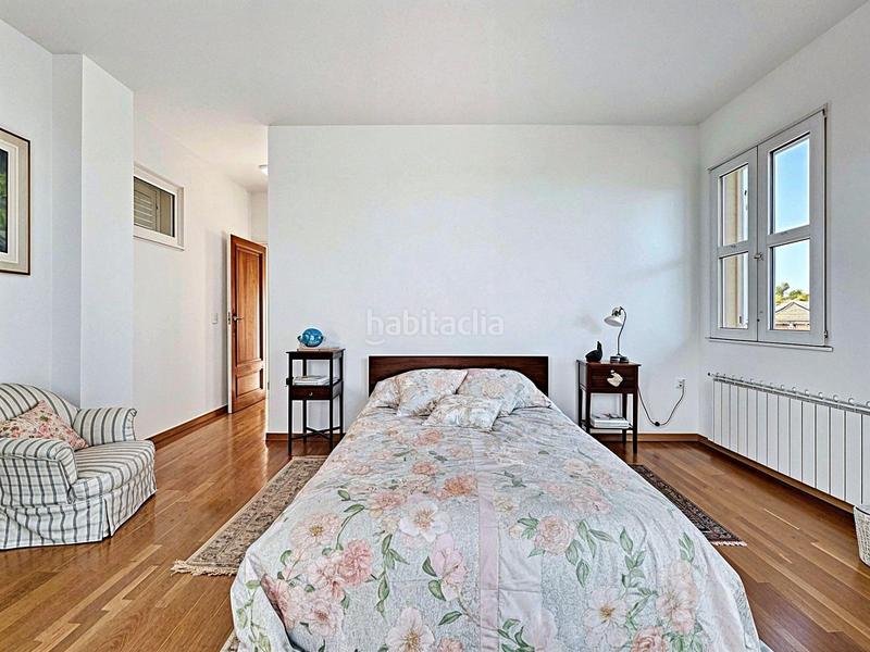 Foto db07c608-9b6f-4e9e-a58c-6368ab171520. Chalet en calle baladre del 4 villa de lujo en el respirall valencia en Alzira