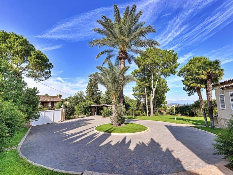 Foto e7b67664-7c6c-4d8c-bfd2-fe3edb5df647. Chalet en calle baladre del 4 villa de lujo en el respirall valencia en Alzira