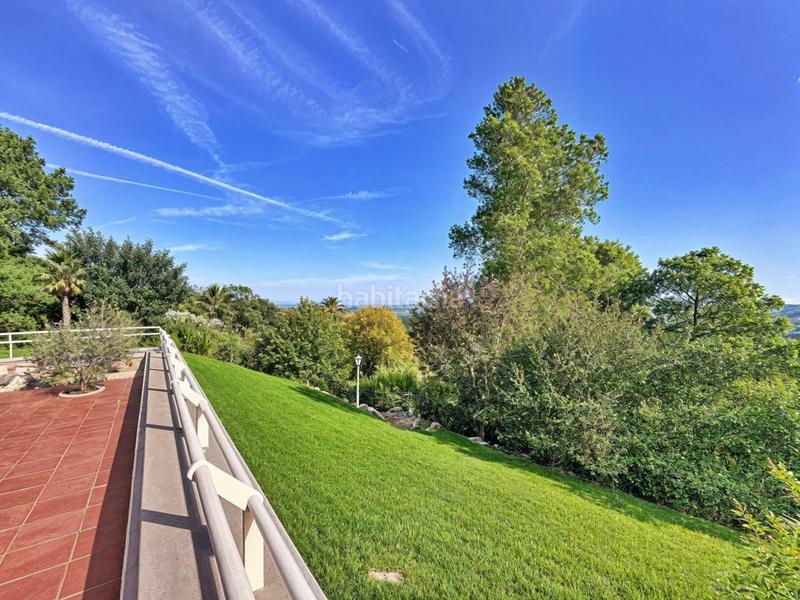 Foto ebc25270-b4c6-49eb-8628-f0f0b1aac62c. Chalet en calle baladre del 4 villa de lujo en el respirall valencia en Alzira