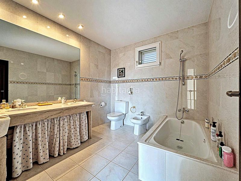 Foto ee41926d-1793-48aa-a6eb-1af76c4fb0e7. Chalet en calle baladre del 4 villa de lujo en el respirall valencia en Alzira