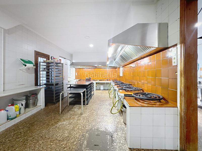 Foto 04cf14e5-5a83-4b5c-9e58-75ed36ed58ec. Traspàs local comercial a avenida de las gaviotas 72 a Valencia