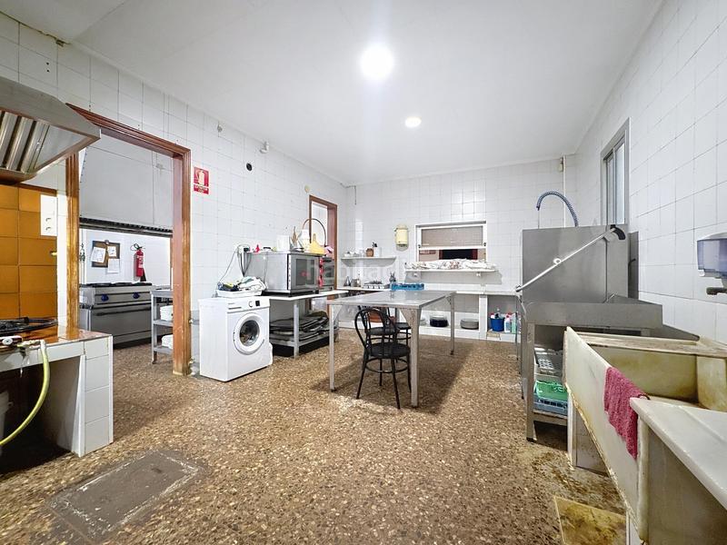 Foto 790ab348-6a06-4a89-b2c3-22eb570a9d8c. Traspàs local comercial a avenida de las gaviotas 72 a Valencia