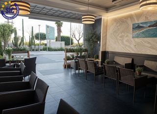 Lloguer Local Comercial  Calle badia. Oportunidad de inversión  se traspasa barrestaurante con terraza