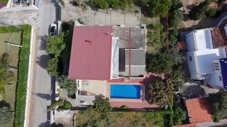 Xalet a La Pedrera-Vessanes. Chalet independiente con vistas abiertas, piscina y gran potenci