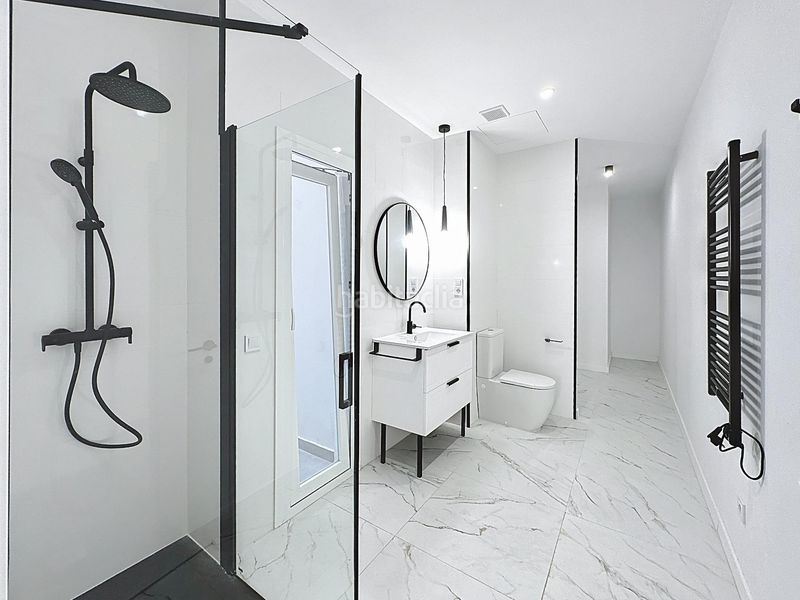 Planta baja promoción de 5 viviendas reformadas tipo loft en nou moles en Valencia - Imagen 8
