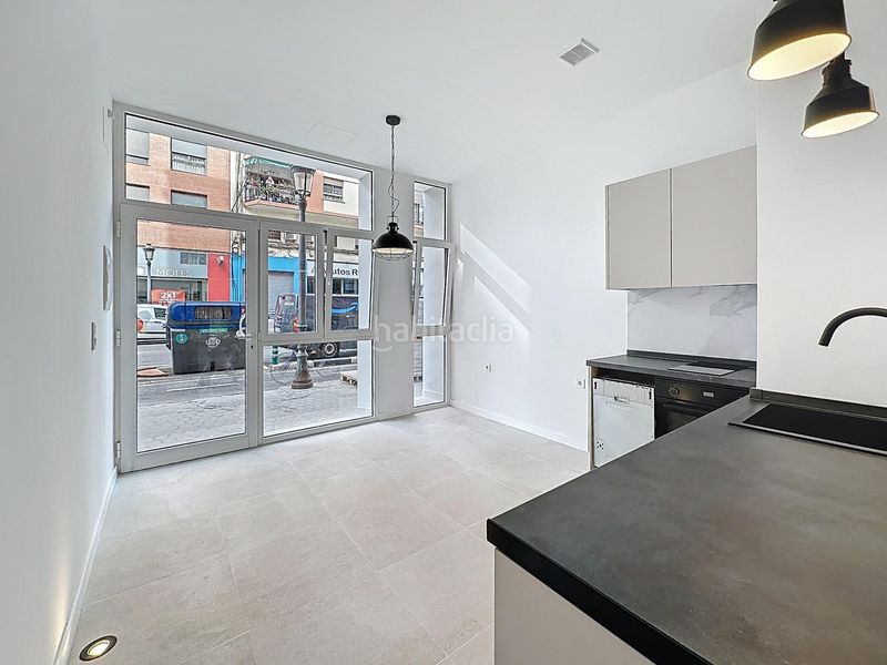 Planta baja promoción de 5 viviendas reformadas tipo loft en nou moles en Valencia - Imagen 11