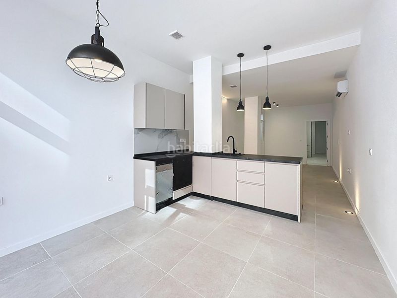 Planta baja promoción de 5 viviendas reformadas tipo loft en nou moles en Valencia - Imagen 4