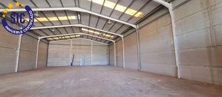 Capannone industriale  Calle b-ppi. Nave diáfana en genovés con patio delantero y doble acceso